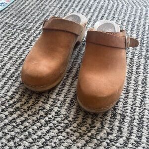 Lotta’s classic clog brown oiled nubuck with strap size 41